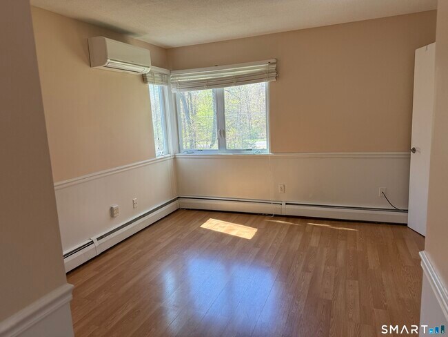 Building Photo - 2 Talcott Glen Rd
