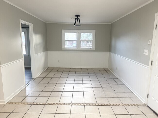 Building Photo - 2561 Allan Way