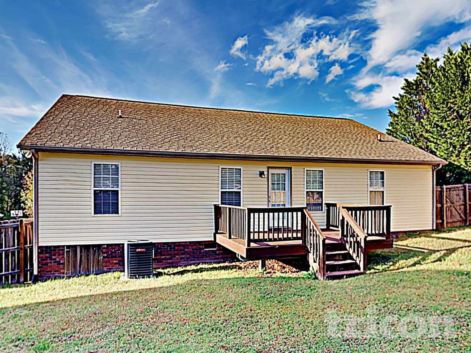 Building Photo - 1670 Red Bird Cir SE