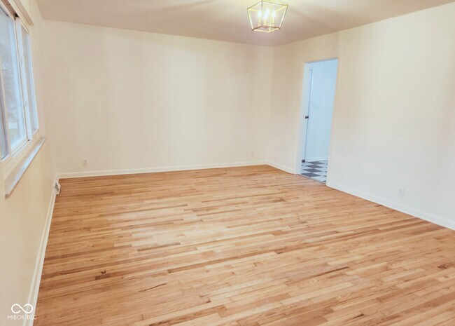 Building Photo - 9502 E 600 S