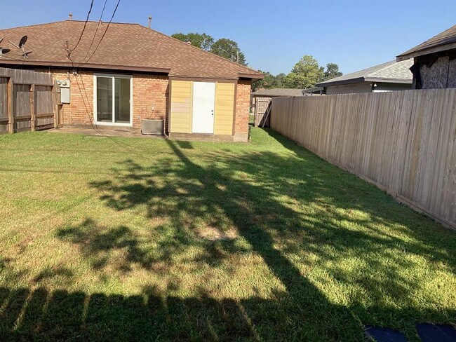 Building Photo - 6360 Crestside Dr