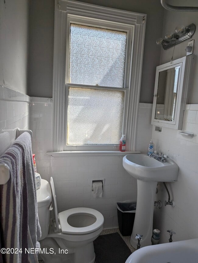 Building Photo - 2727 Riverside Ave