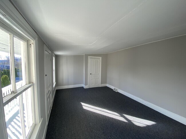 Building Photo - 1340 W College Ave