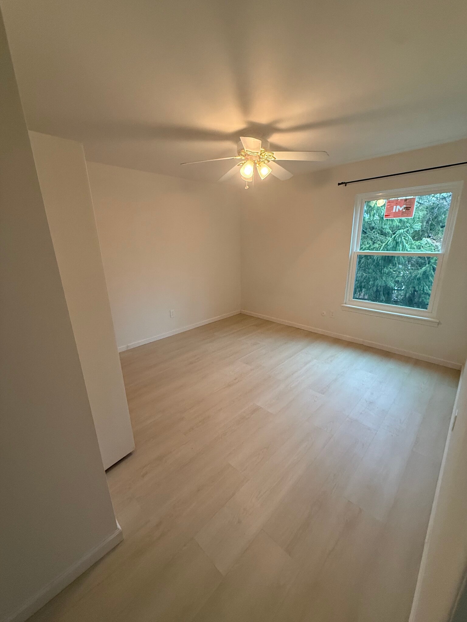 Guest room - 509 E University Dr