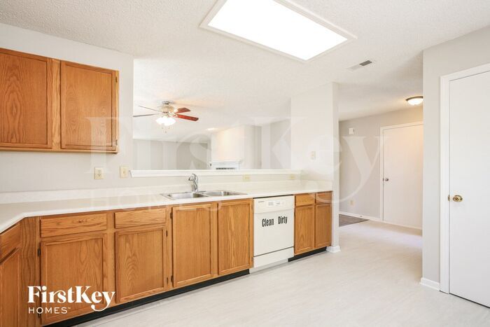 Building Photo - 7563 Hollow Reed Ct