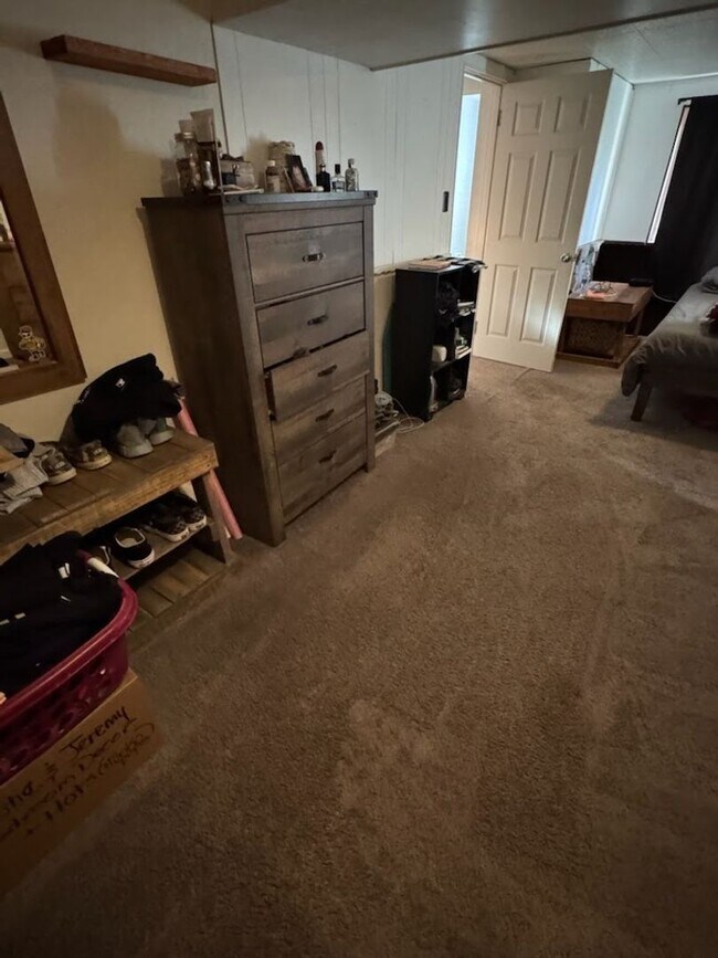 Building Photo - Spacious Split Level in Baldwin for Rent- ...