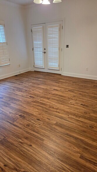 Building Photo - 324 Avenue of the Oaks