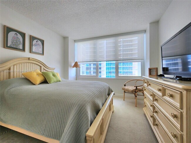 Building Photo - 3505 S Ocean Dr