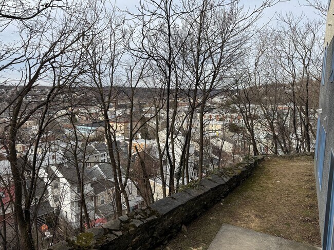 Building Photo - Nob Hill 2 Bedroom 2 Bath renovated Condo in Manayunk for rent $2,495/month