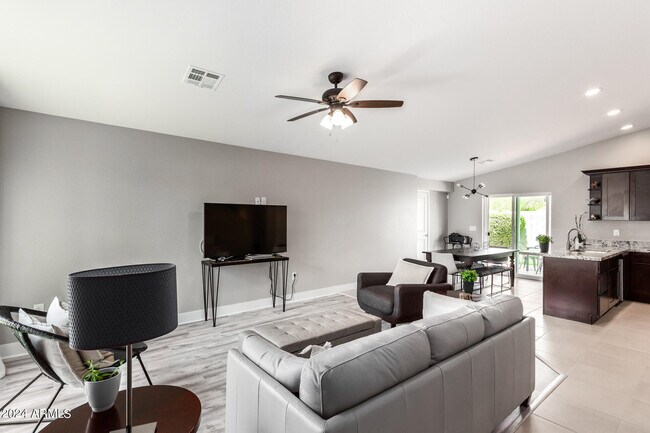 Building Photo - 2644 E Sylvia St