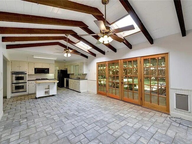 Building Photo - 2906 Greenlawn Pkwy