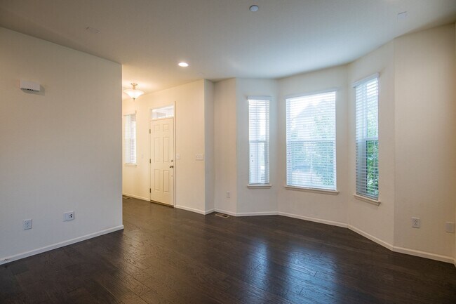 Building Photo - 2 Bedroom 2 1/2 Bath in Mosaic