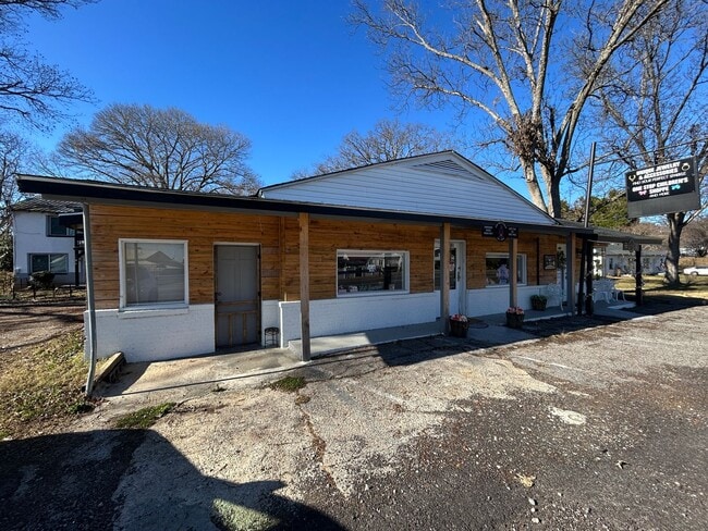 Building Photo - Barry- 1330