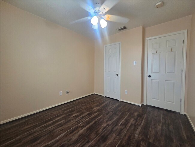 Building Photo - 16102 Mission Village Dr