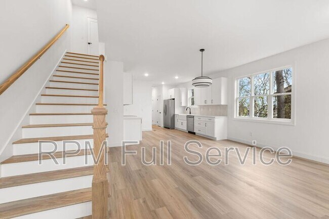 Building Photo - 2109 14th Ave N