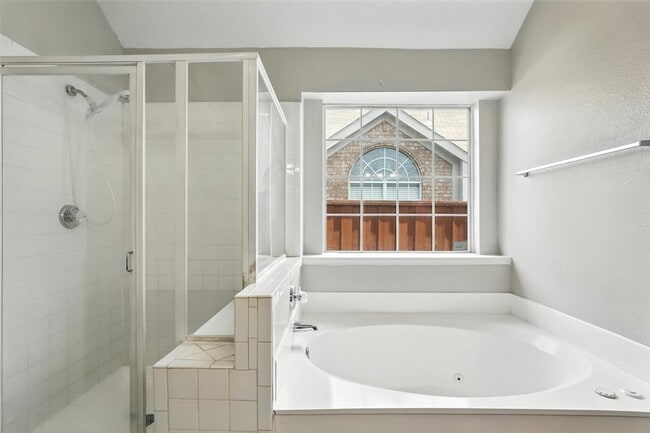 Building Photo - 10405 Belfort Dr