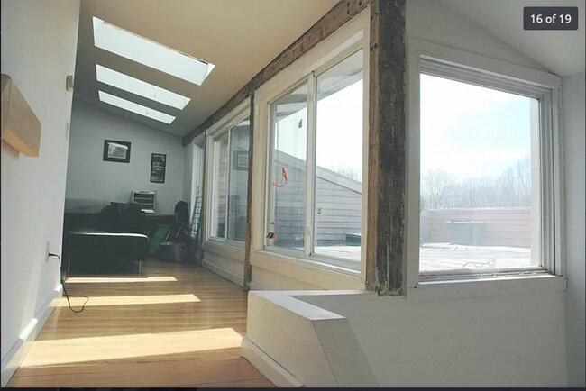 Building Photo - East Rock 3BR/2BA Penthouse | Private Sky Terrace | Vaulted Ceilings | Walk to Yale SOM