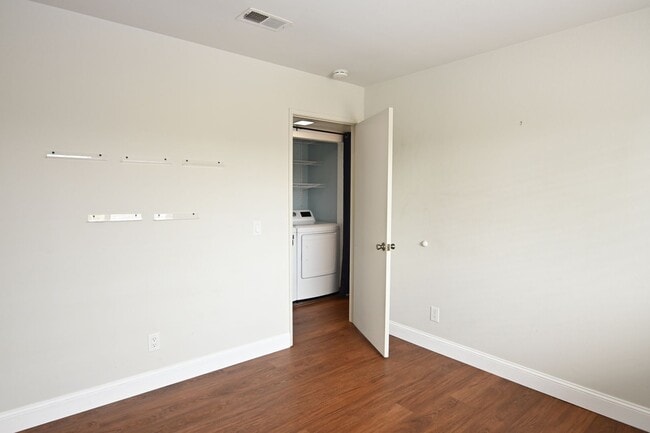 Building Photo - Walk to Japantown,  Updated 2 / 2.5, Cat &...