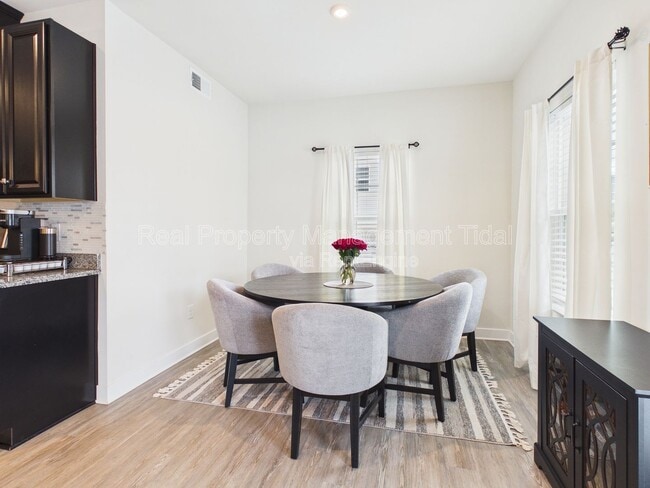 Building Photo - 555 Oliver Wy