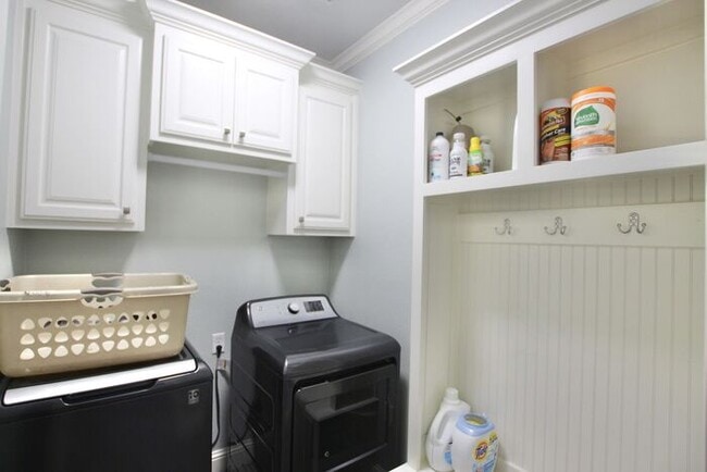 Building Photo - Coming Soon! Stunning 3 Bed 2 Bath Home on...