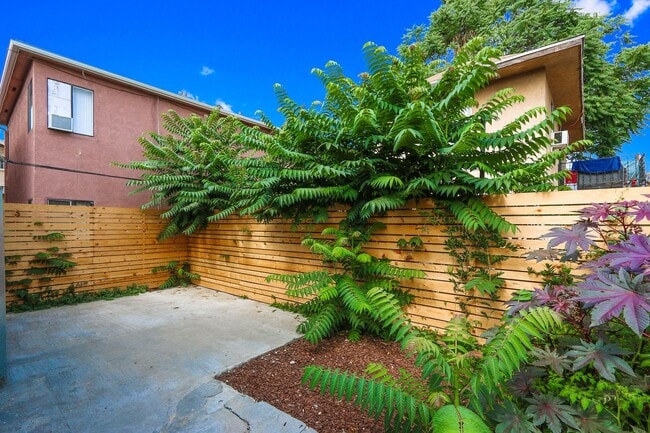 Building Photo - 2 Bed / 2 Bath House in Lincoln Heights is...