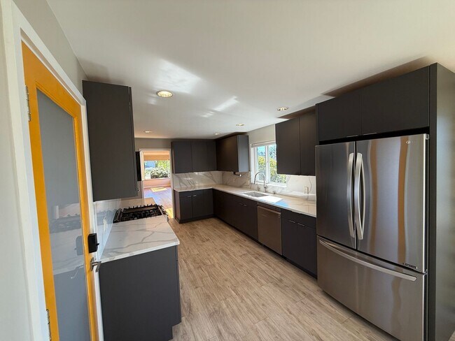 Building Photo - Stunning 4 Bed 4 Bath Home Steps from Golden Gardens in Ballard with MIL Suite