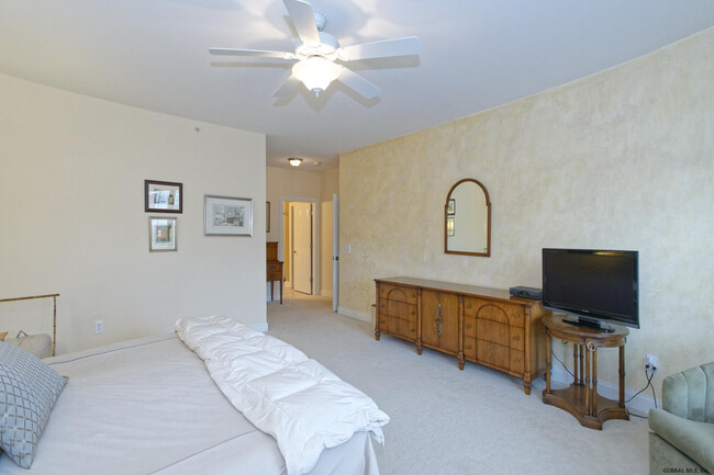 Building Photo - 108 Valley Pointe Dr