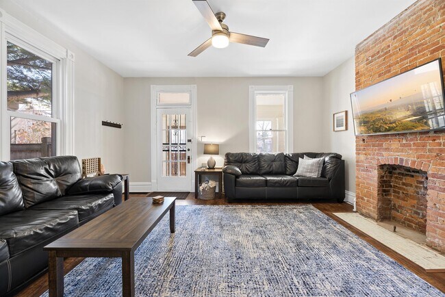 Building Photo - 374 E Whittier St