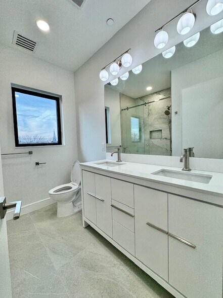 Building Photo - 85 W High St