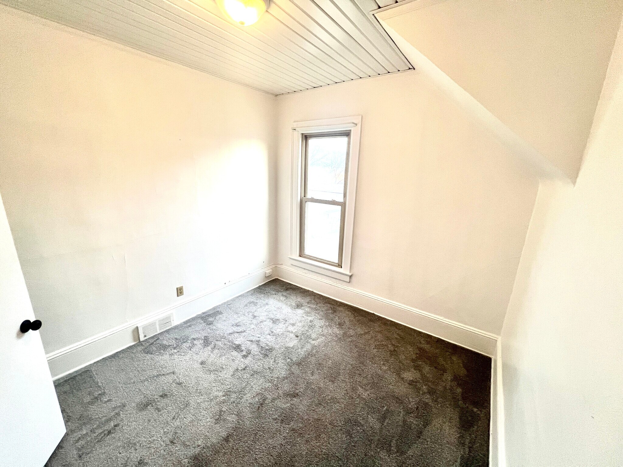 Building Photo - 3027 W Mount Vernon Ave