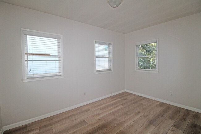 Building Photo - 1018 7th St