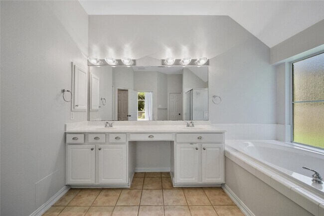 Building Photo - 14 Beauty Bower Pl