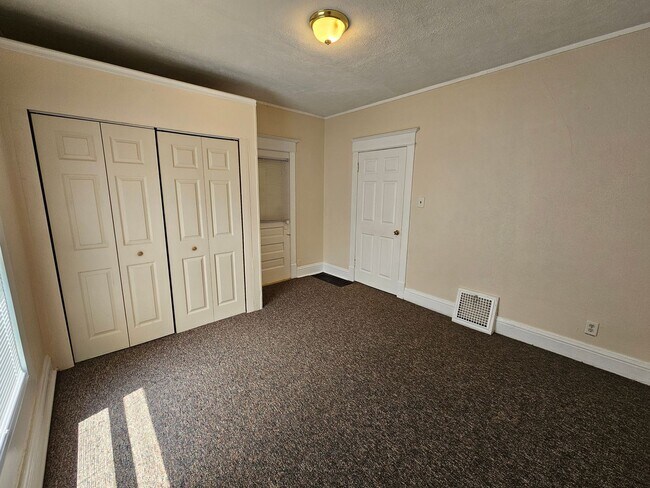 Building Photo - 519 Howard St