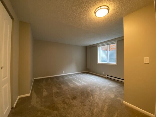 Building Photo - 18417 E Bow Ave