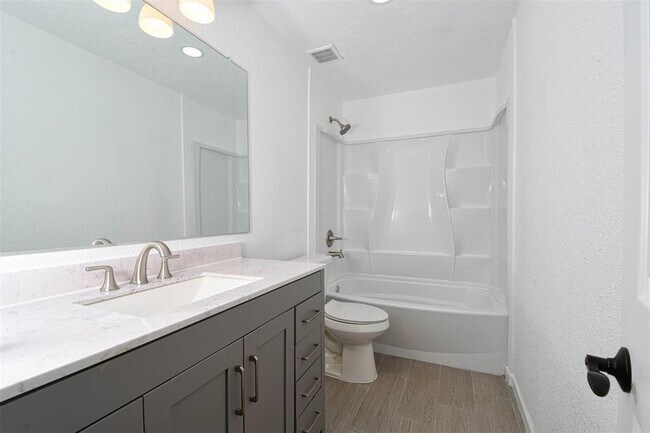 Building Photo - 86 Artesian Way