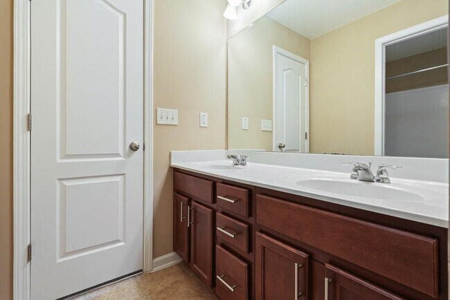 Building Photo - 1010 Chelsey Way