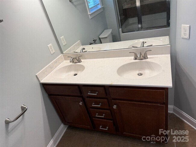 Building Photo - 311 Woodvale Pl