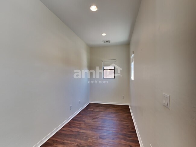 Building Photo - 14584 W Maui Ln