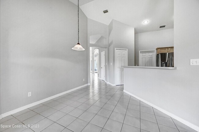 Building Photo - 3643 Bluefield Ave
