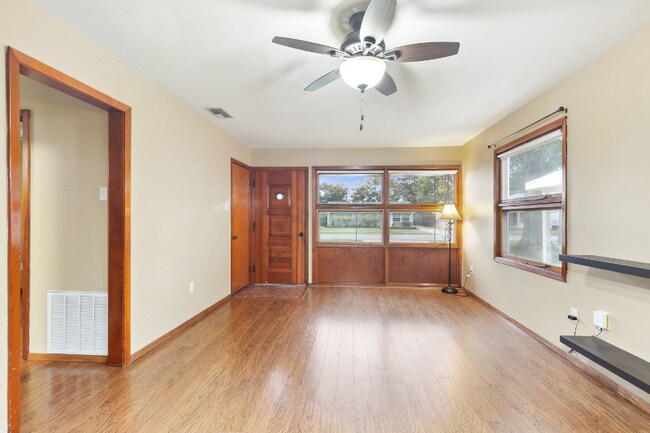 Building Photo - 420 Moss Ln