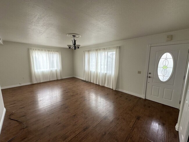 Building Photo - 320/322 Casey Ave*