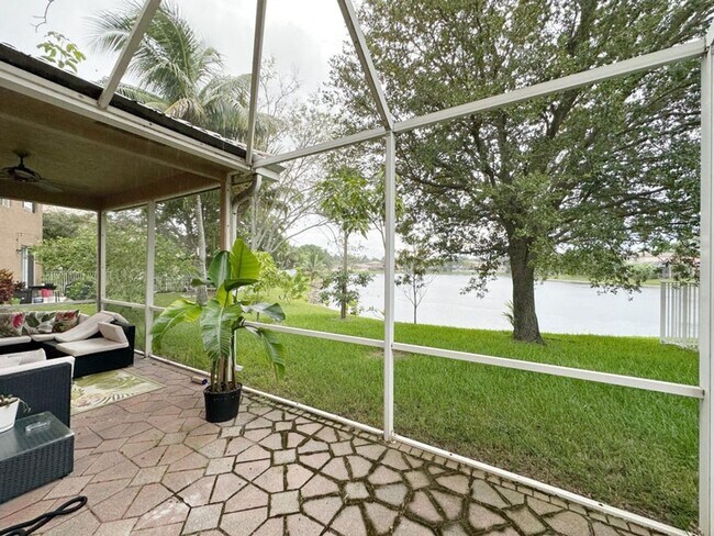 Building Photo - 5152 Woodfield Way