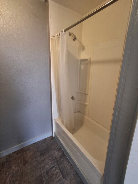 Building Photo - 1558 N Main St