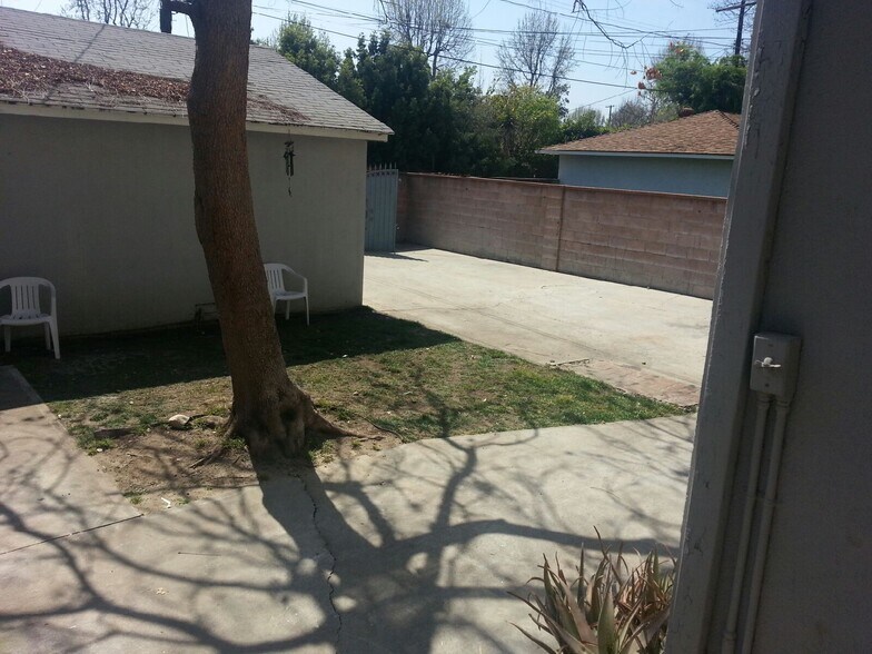 Building Photo - 5551 Noble Ave