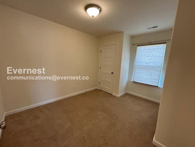 Building Photo - 102 Ridgeway St