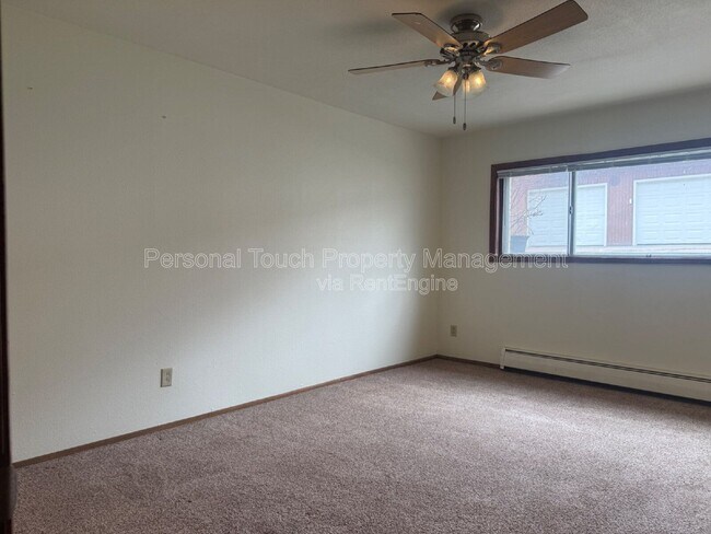 Building Photo - 301 6th St S