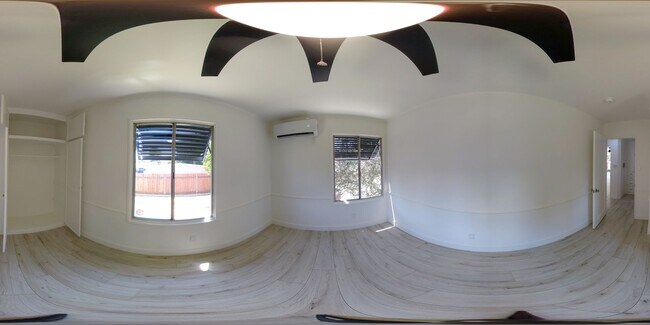 Building Photo - Beautifully Remodeled Detached 2 Bed 1 Bath Home with yard and pet friendly!