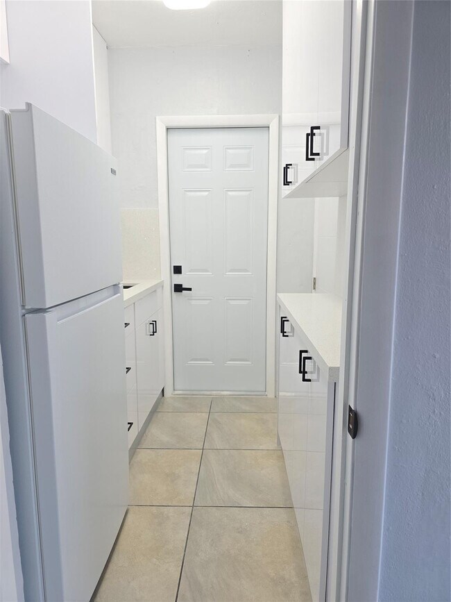 Building Photo - 5020 E 10th Ave