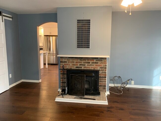 Building Photo - PENDING-Charming & Updated Bungalow in SoBro!