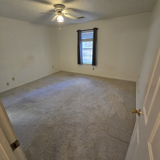 Building Photo - Private 3-Bdr 2 Full Bath Ranch with large fenced backyard and workshop.